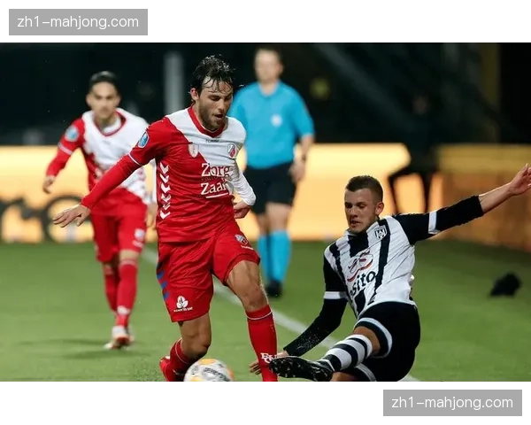 奈梅亨中场球员跑动覆盖面积巨大，有效填补了防线与中场之间的空当